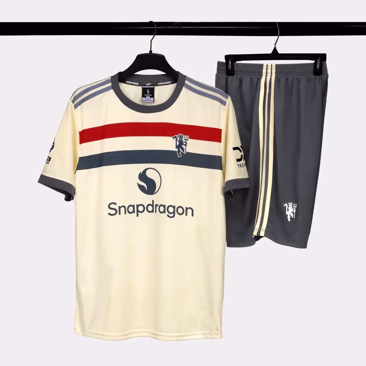 Bộ Quần Áo Bóng Đá Strivend Manchester United Kem 24/25