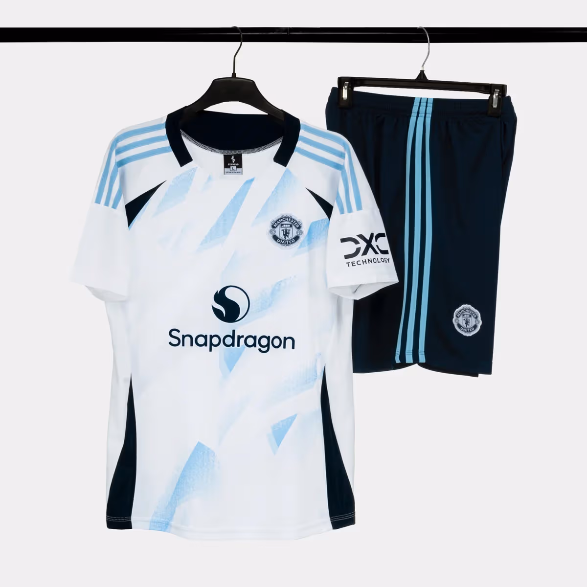 Bộ Quần Áo Bóng Đá Strivend Manchester United Trắng 24/25