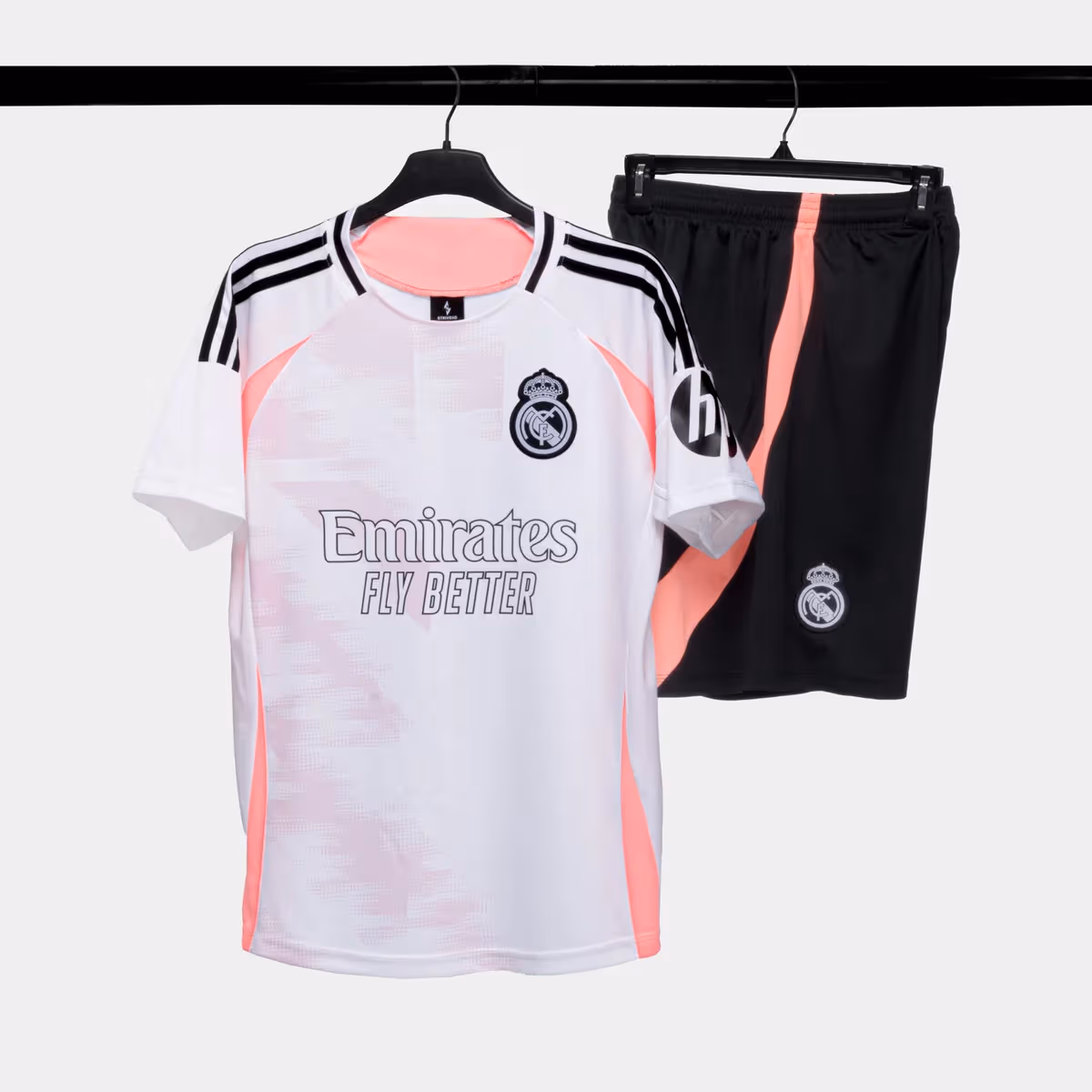 Bộ Quần Áo Bóng Đá Strivend Real Madrid Hồng 24/25