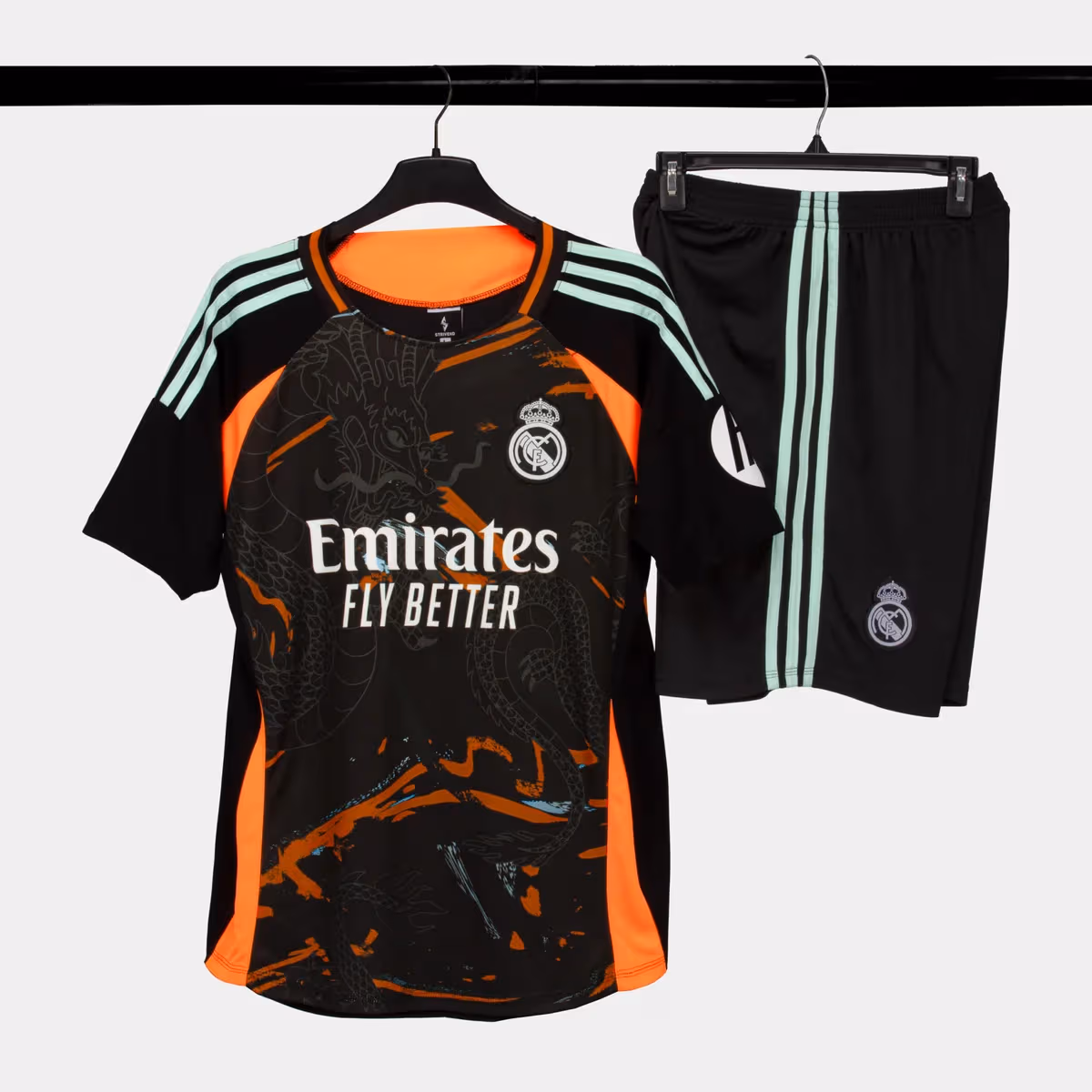 Bộ Quần Áo Bóng Đá Strivend Real Madrid Rồng Đen 24/25